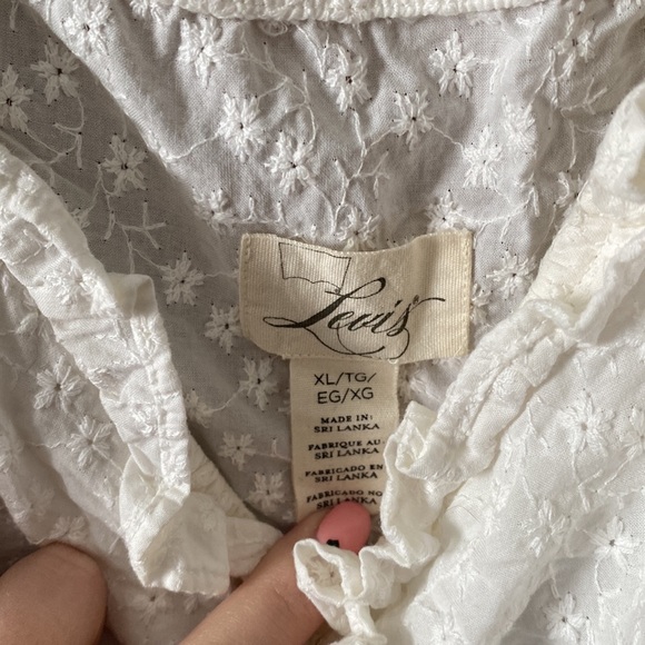 3/$25 Levi’s peplum top - Picture 3 of 3